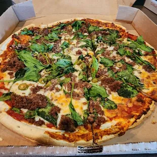 Spinach, Beef &amp; Olive Pizza