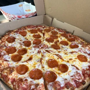 Large Pepperoni Pizza
