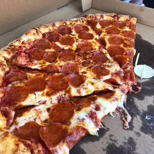 Xlarge pepperoni pizza