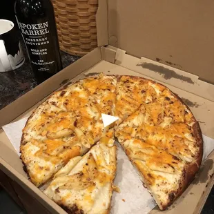 The holy grail!  Beecher a Mac and Cheese Pizza!