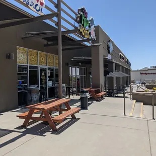 the outside of the restaurant