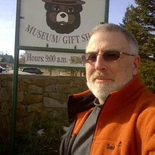 Dan E.
