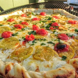 Zucchini pizza – 4.5 stars. Excellent buttery, dense crust. Zesty tomatoes, great flavor! Sat dinner 2016-10-29