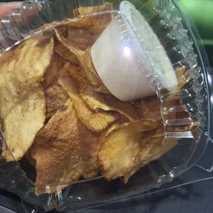 Chips | Instagram @Kurlykonnoisseur