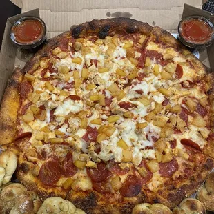 Large (16&quot;) Pepperoni with chicken &amp; pineapples &amp; Parm Knots