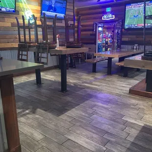 Tables and more tvs