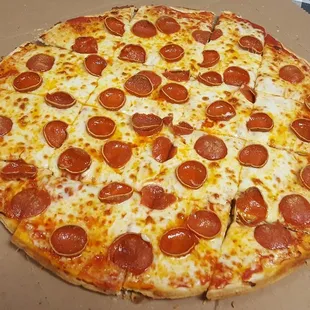Chicago Thin &amp; Crispy Pizza
