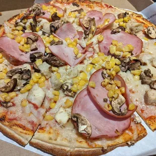 Build Your Own Canadian bacon, mushrooms, corn, garlic, vegan cheese (Daiya)