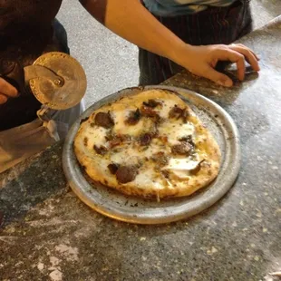 10" wood fired pizza!! Yum