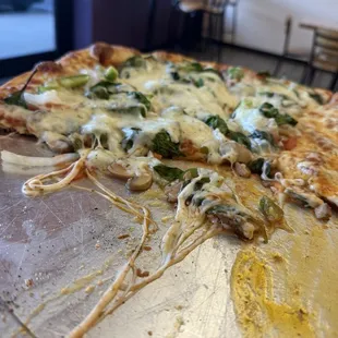 Veggie/pepperoni half and half