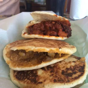 Gorditas- 1 de rojo y 2 de verde