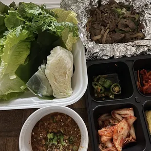 Lettuce wrap bulgogi! So many kinds of leaves and they were all delicious in their own way. Secret sauce!  #bulgogi #makesmewander