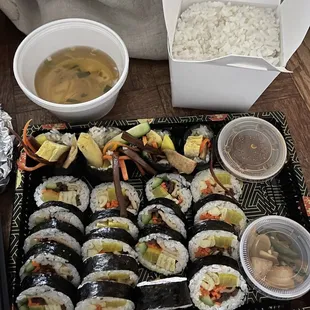 House kimbap! Soup and side of rice! So delicious! #kimbap #makesmewander