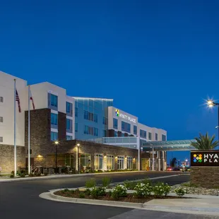 Nice veranda patio to enjoy cocktails and food