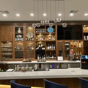 Jalyce - Bartender Extraordinaire!