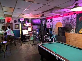 Uncle Lou's Entertainment Hall