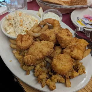 Fisherman&apos;s platter