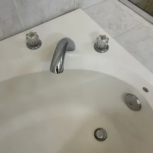 Fixed the stoppers to my bathtub