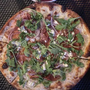 Prosciutto pizza