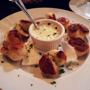 Garlic Knotts