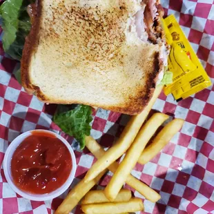 Club Sandwich the bacon was amazing! This was made to perfection.