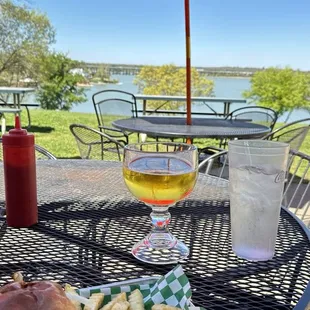 Cheeseburger on the lake