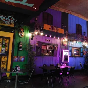 the outside of the restaurant