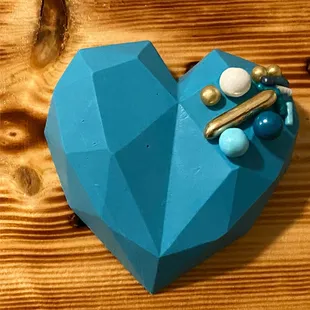 Geometric hearts. You can fill these with just about anything. Cake, cheesecake, Nutella, the possibilities are endless!