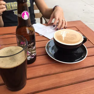 Cafe con leche and a Nib Smuggler. Great variety!