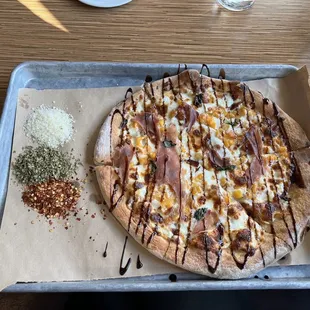 Peach and Prosciutto Pizza