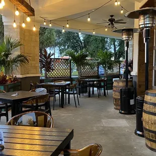 the outside of a restaurant