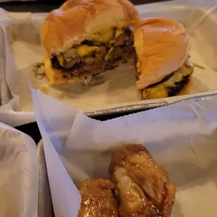 Burger &amp; wings