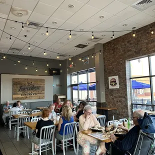 diners in wheelchairs