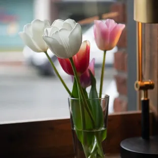 Tulips on display at The Porterhouse Pub in Mount Vernon, Washington. © 2019 Karen Johanson, All Rights Reserved.