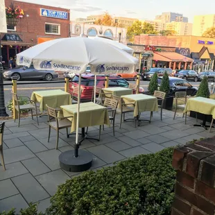 Al fresco patio dining
