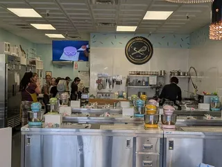 Through The Looking Glass Cakes & Bakin Studio