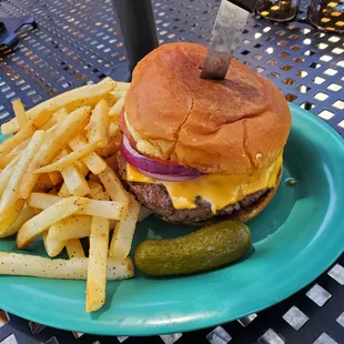 THIS is what a cheeseburger should look like!