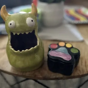 My finished pieces after being glazed and baked!