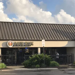 the outside of a restaurant