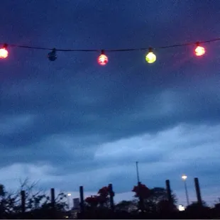 a traffic light in the dark