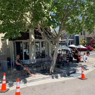 Best hangout place!!! great outdoor seating with a bit of shade