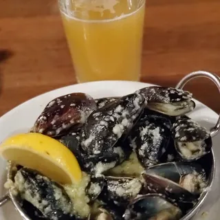 Garlic Sauteed Mussels