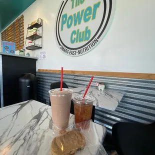 Sinister s'mores (Halloween flavor) protein shake with added coffee protein, peach tea and a peanut butter cookies and cream protein bar.