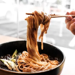 Black Bean Noodle | IG: jessfooods