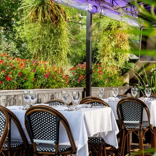 an outdoor dining area with tables and chairs
