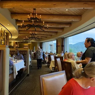 Dinning room, all tables with a Mountain View