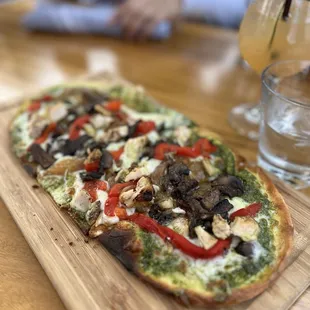 Chicken pesto flatbread