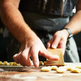 a person using a comb to cut pasta