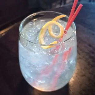 a glass of water with ice and lemon