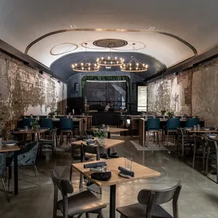 Main level dining area